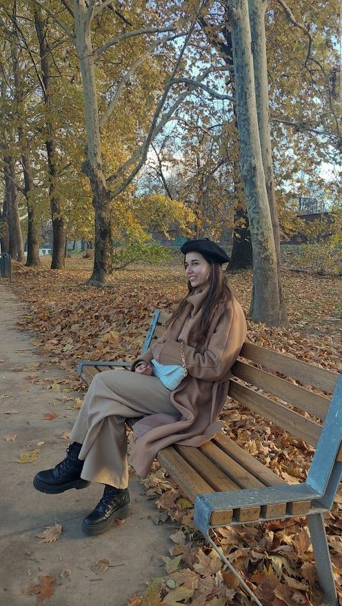 A casual baggy pants outfit perfect for autumn days feeling comfortable and fashionable