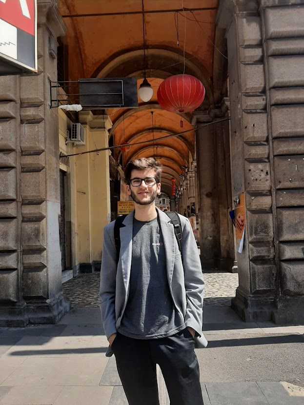 Walking through the glamorous streets of Rome feeling like floating in a completely different universe