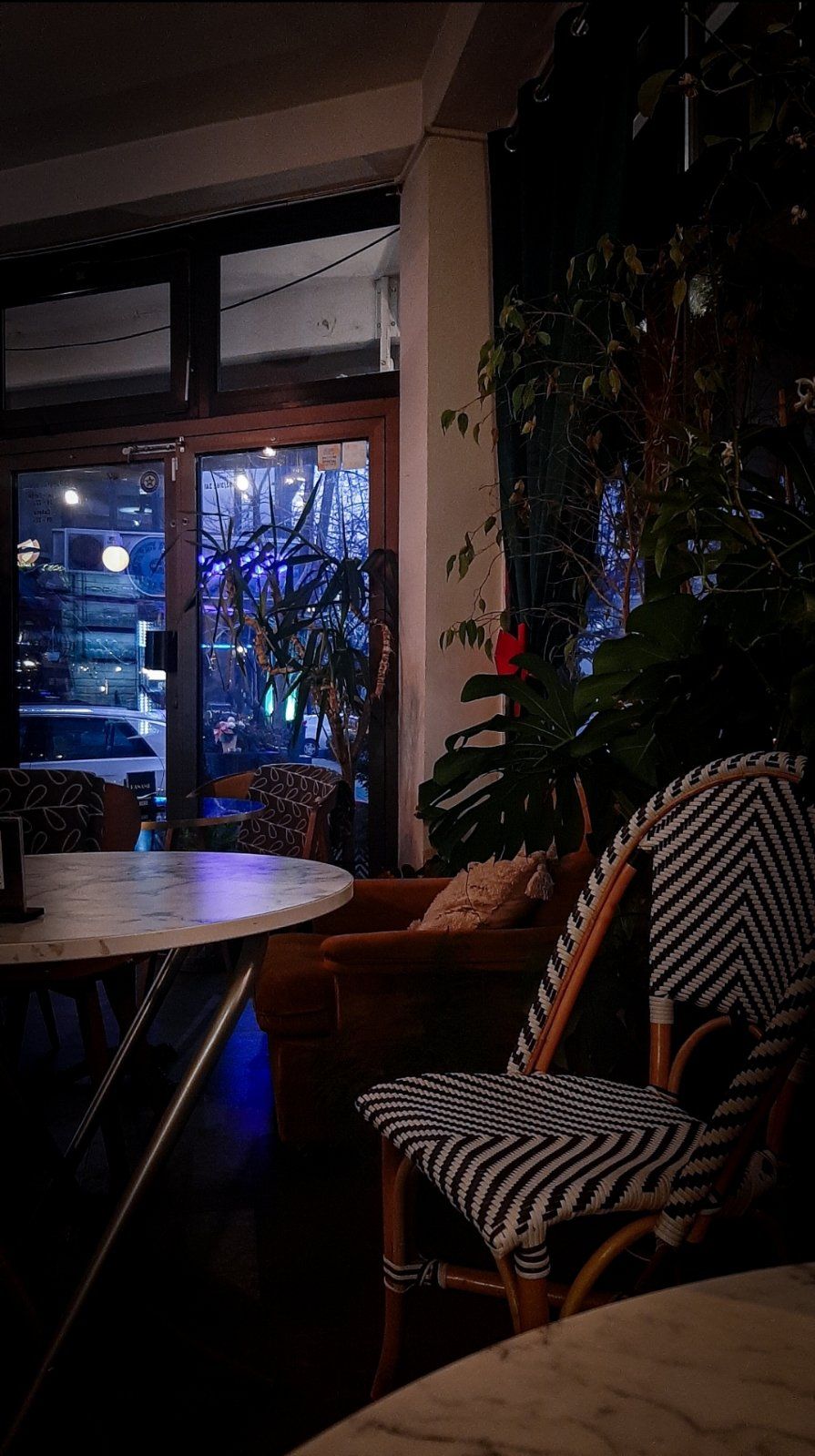 The elegant atmosphere of Caffe Paname with French music romance and delicate refinement