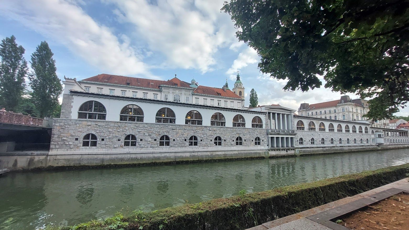Delicious food served at Fany and Mary restaurant with fresh air and lovely riverside views
