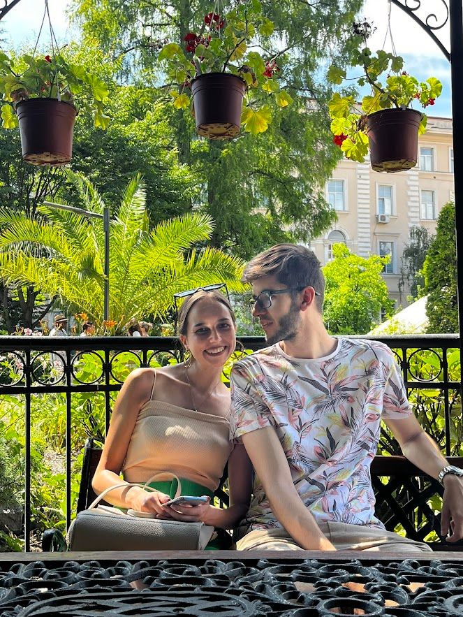 A perfectly coordinated couple look in Sofia mixing patterns and colors for summer