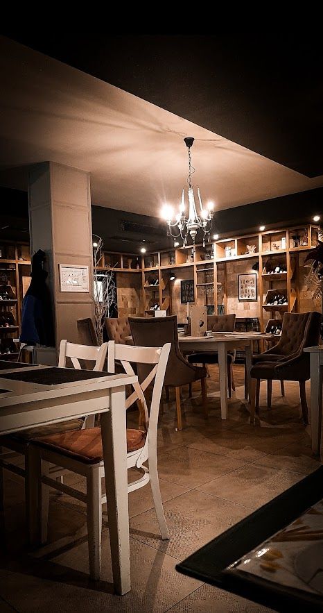 Delicious food served at Casa di Papi Bansko with friendly staff and warm atmosphere