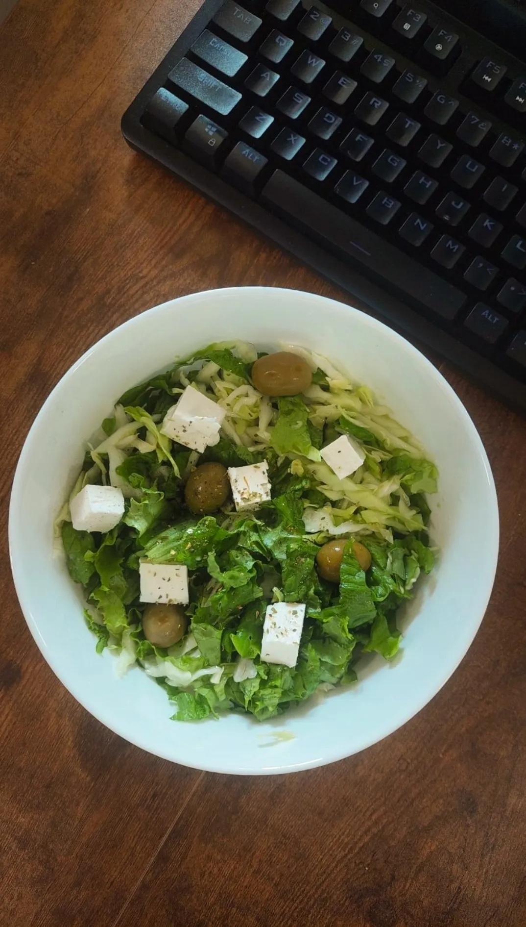 FRESH LETTUCE &amp;AMP; CABBAGE SALAD